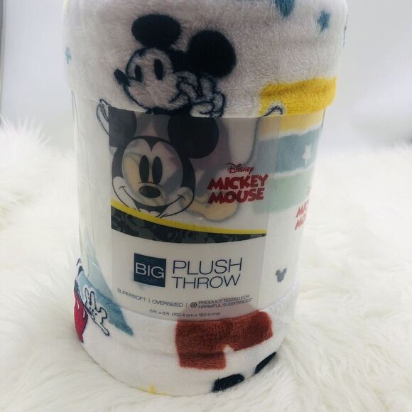 Disney's Oversized Supersoft Printed Plush Throw by The Big One‎ Mickey Shapes - Picture 2 of 5